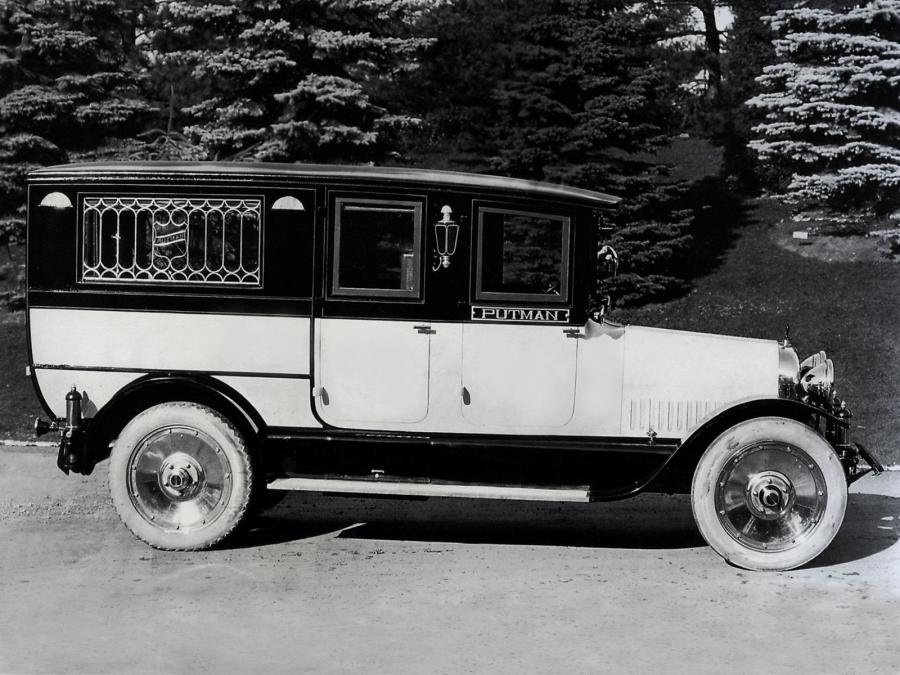  Cunningham Motor Ambulance Style 68A 1919 года  (фото 1 из 1)